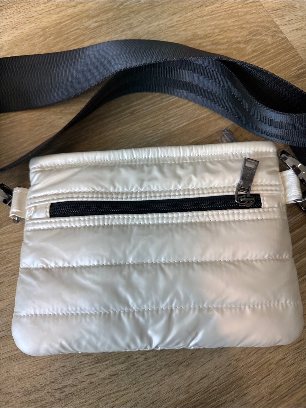 Think Royln Bum Bag Satin Shiny White - Picture 3 of 3